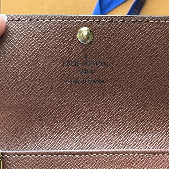 Louis Vuitton 6 key holder - Picture 10 of 10